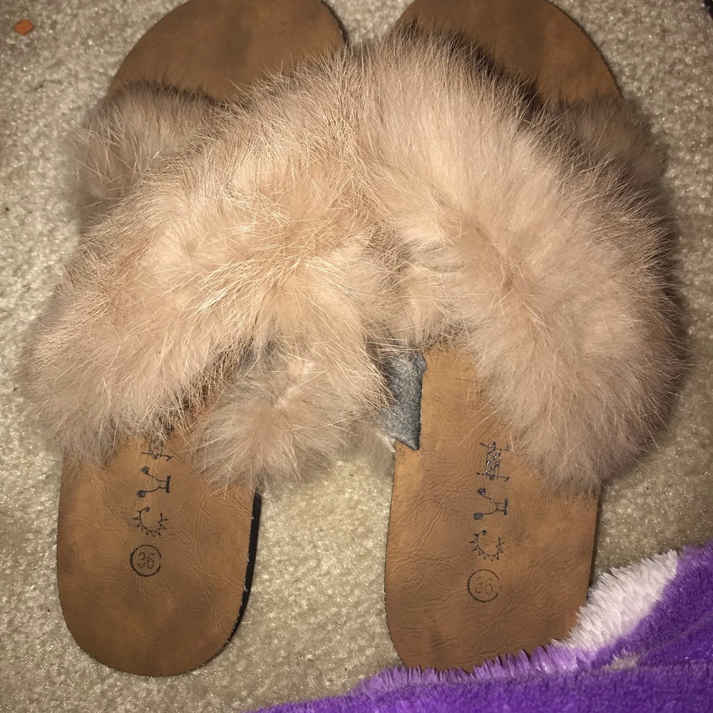 Light pink cross strap fuzzy slides